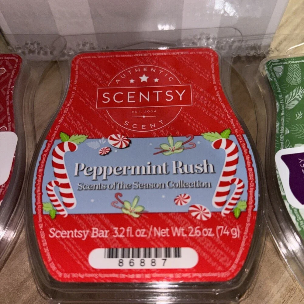 New Scentsy Season's Greetings Plug in Warmer Red Christmas Three Bricks Wax